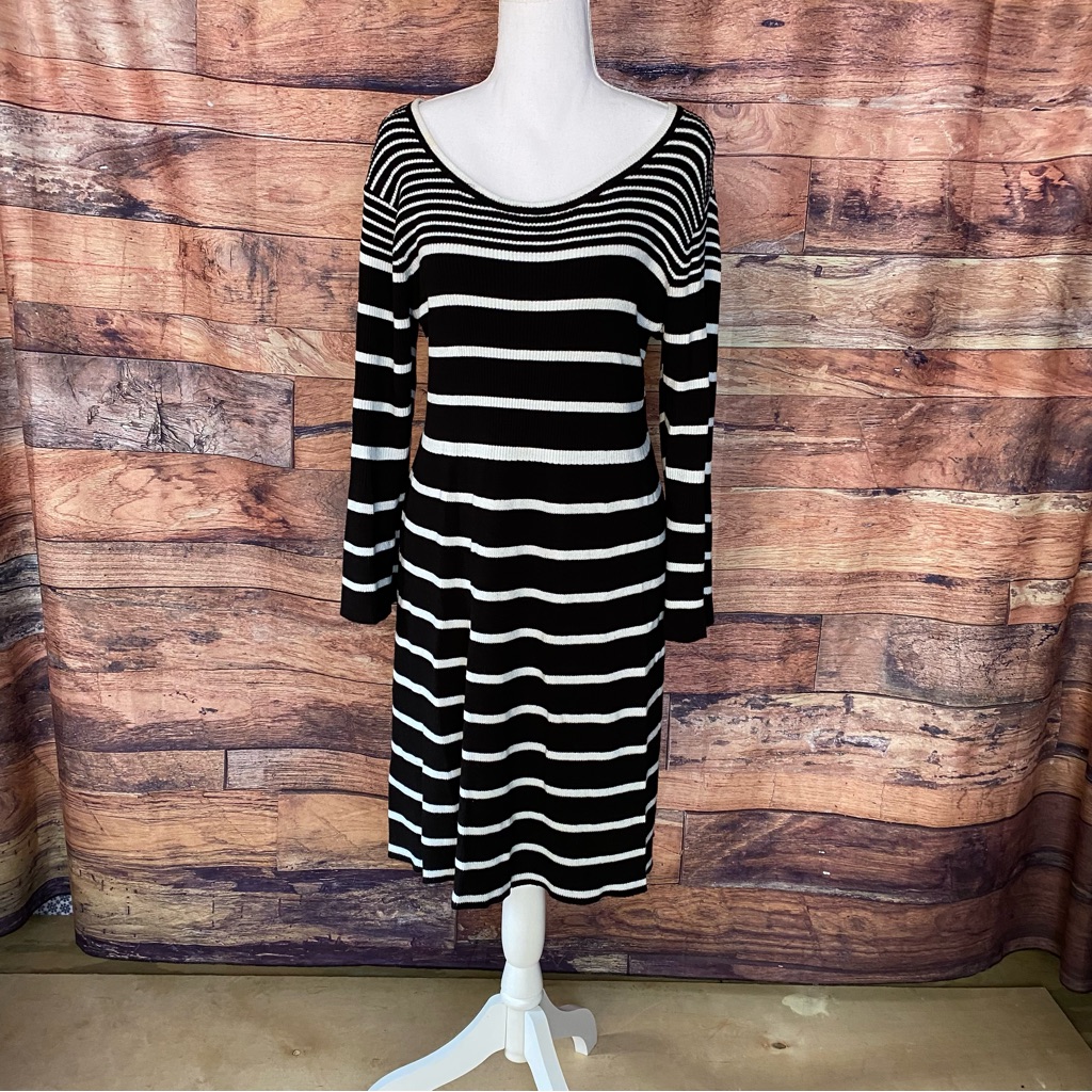 C Est 1946 Black White Sweater Dress